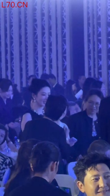 杨紫和华策董事长赵依芳热聊